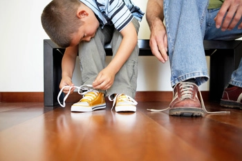 how to teach a child to tie their shoes