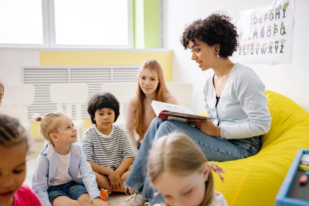 A teacher is teaching Spanish to preschool students in Raleigh NC.